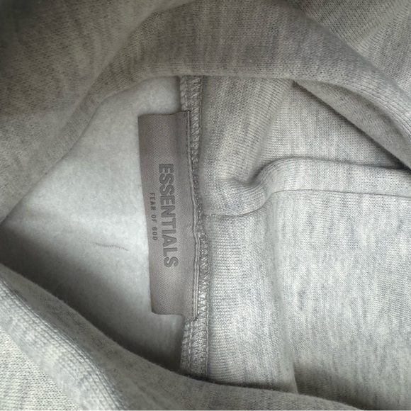✨Fear of God Essentials SS22 Light Oatmeal Hoodie✨ - Picture 4 of 5